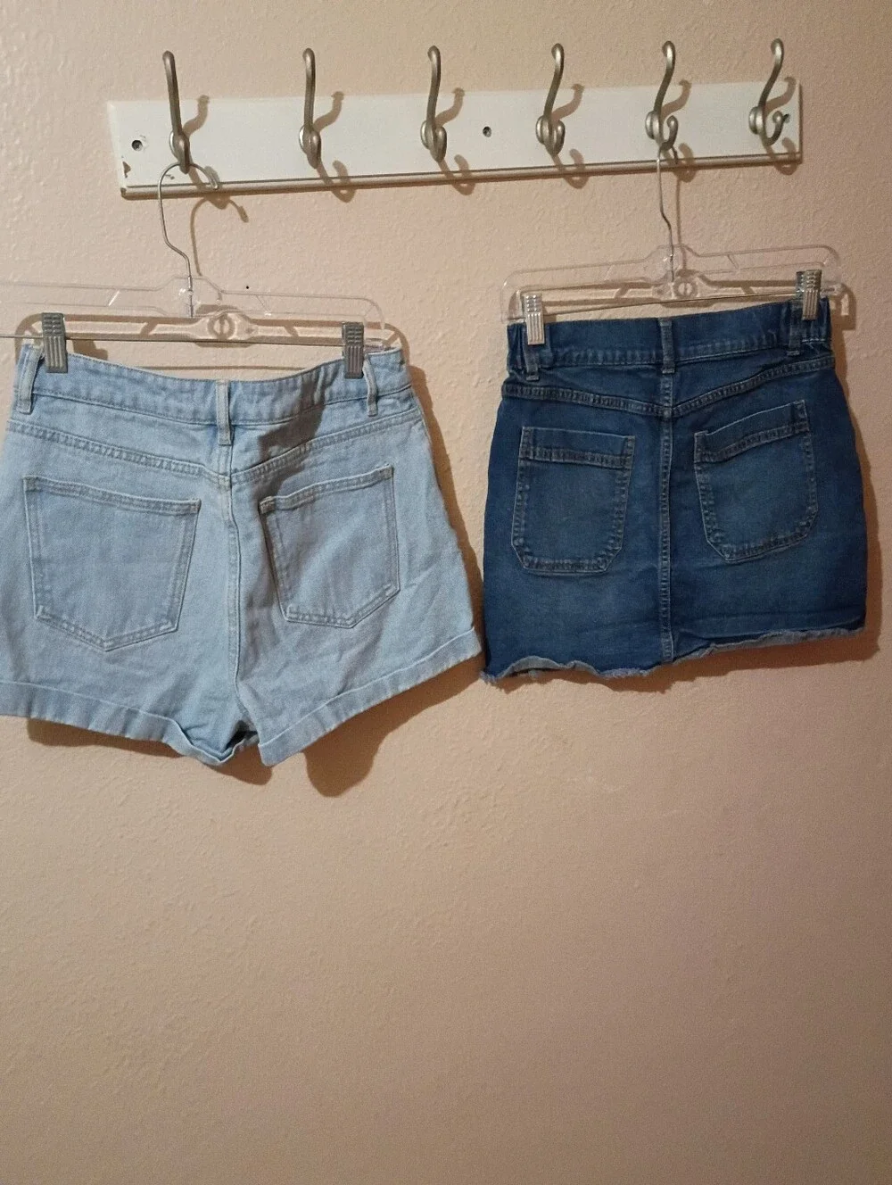 JUNIORS SIZE SMALL BUNDLE 3 SKIRTS 1 SHORTS + Free Item